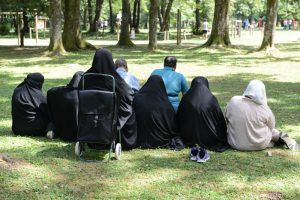 Muslime, Mittlerer Osten, verschleierte Frauen, Vrelo Bosne, Quelle der Bosna, Sarajevo, Sehenswürdigkeiten, Ausflüge, Bosnien-Herzegowina, Hauptstadt, Reisebericht, Reisetipps, Südosteuropa, Balkan, Bilder, Foto: Heiko Meyer, www.wo-der-pfeffer-waechst.de