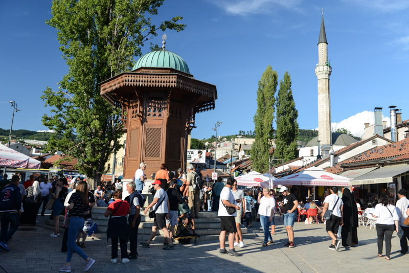 Sarajevo, Bosnien-Herzegowina, Hauptstadt, Reisebericht, Altstadt, Baščaršija-Platz, Baščaršija-Viertel, Brunnen Sebilj, Rundreise, Sehenswürdigkeiten, Ausflüge, Reisetipps, Südosteuropa, Sommerferien, Sommerurlaub, Balkan, Bilder, Fotos www.wo-der-pfeffer-waechst.de