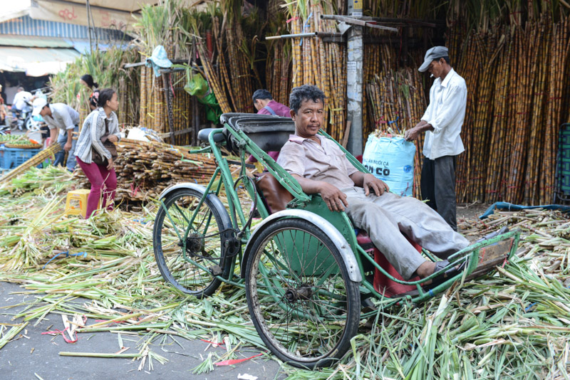 Cyclo, Zuckerrohr, sugar cane, Psar Kandal, Phnom Penh, Markt, market, Reisebericht, Kambodscha, Hauptstadt, Cambodia, Reisetipps, Sehenswürdigkeiten, Südostasien, Bilder, Foto: Heiko Meyer, www.wo-der-pfeffer-waechst.de