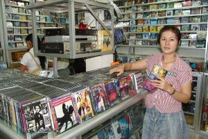 Russenmarkt, Phnom Penh, Psar Tuol Tom Pong, Reisebericht, Kambodscha, Hauptstadt, Cambodia, Depeche Mode, DVDs, CDs, Raubkopien, Bootlegs, Reisetipps, Sehenswürdigkeiten, Südostasien, Bilder, Foto: Heiko Meyer, www.wo-der-pfeffer-waechst.de