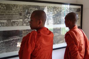 Tuol-Sleng-Genozid-Museum, S-21, Mönche, die Roten Khmer, Pol Pot, Phnom Penh, Reisebericht, Kambodscha, Hauptstadt, Cambodia, Reisetipps, Sehenswürdigkeiten, Backpacking, Südostasien, Bilder, Foto: Heiko Meyer, www.wo-der-pfeffer-waechst.de