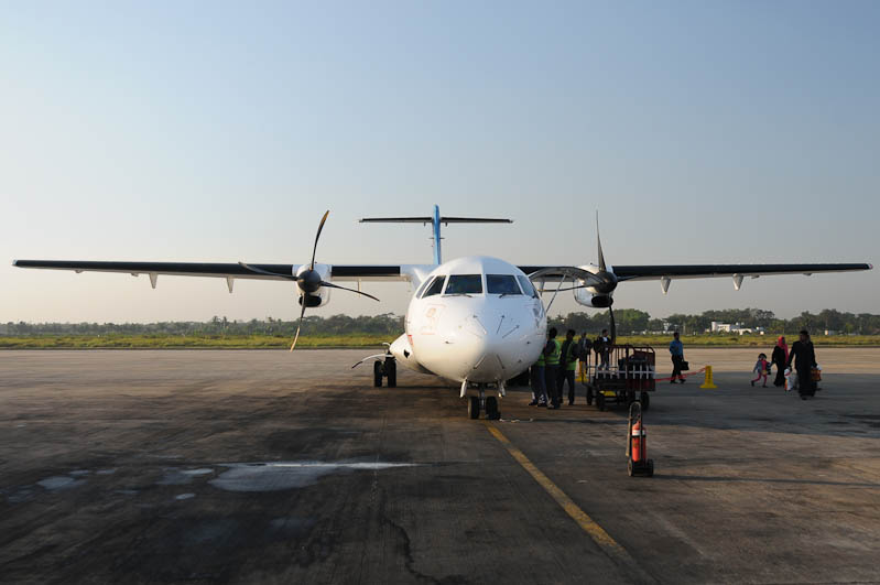 Bangladesh, domestic flighs, Inlandsflüge, Flugzeug, Flughafen, Airport, Chittagong, Bangladesch, Reiseberichte, Foto: Heiko Meyer, www.wo-der-pfeffer-waechst.de