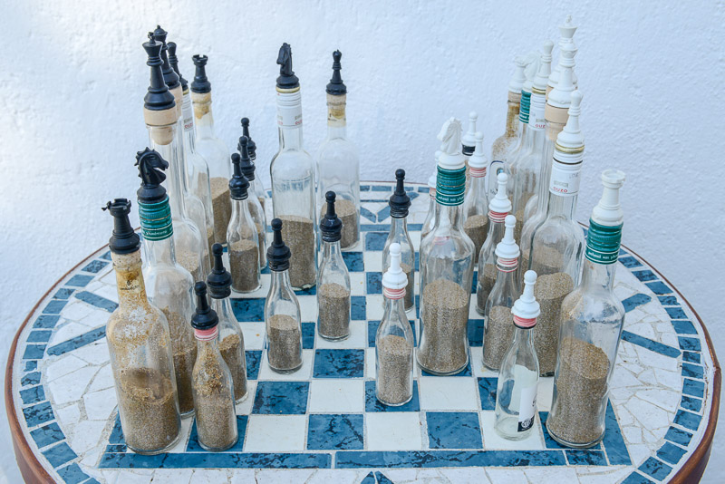 Schach, Ouzo, Alonnisos, Yalis Hotel, Votsi, Swimmingpool, Greece, Booking, room, Apartment, Reisebericht, Alonissos, Strände, Griechenland, Geheimtipp, Nördliche Sporaden, Reisetipps, Sommerurlaub, Familienurlaub, Foto: Heiko Meyer, Reiseblog, www.wo-der-pfeffer-waechst.de