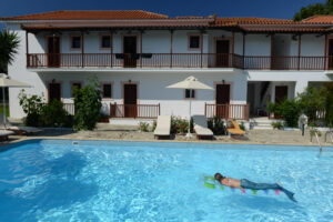 Skopelos-Stadt, Marigoula Village, Hotel, Unterkunft, Apartment, Booking, Swimmingpool, Reisen mit Kindern, Reisebericht, Griechenland, Inselhüpfen, Nördliche Sporaden, Sommerurlaub, Familienurlaub, Reisetipps, Foto: Heiko Meyer, www.wo-der-pfeffer-waechst.de