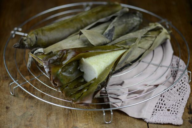 Lontong, Gepresster Reis im Bananenblatt, Indonesien, Indonesisches, Kochen, Rezepte, Südostasien, südostasiatische, vegetarisches, vegane, Gerichte, Speisen, Essen, Zutaten, Küche, www.wo-der-pfeffer-waechst.de