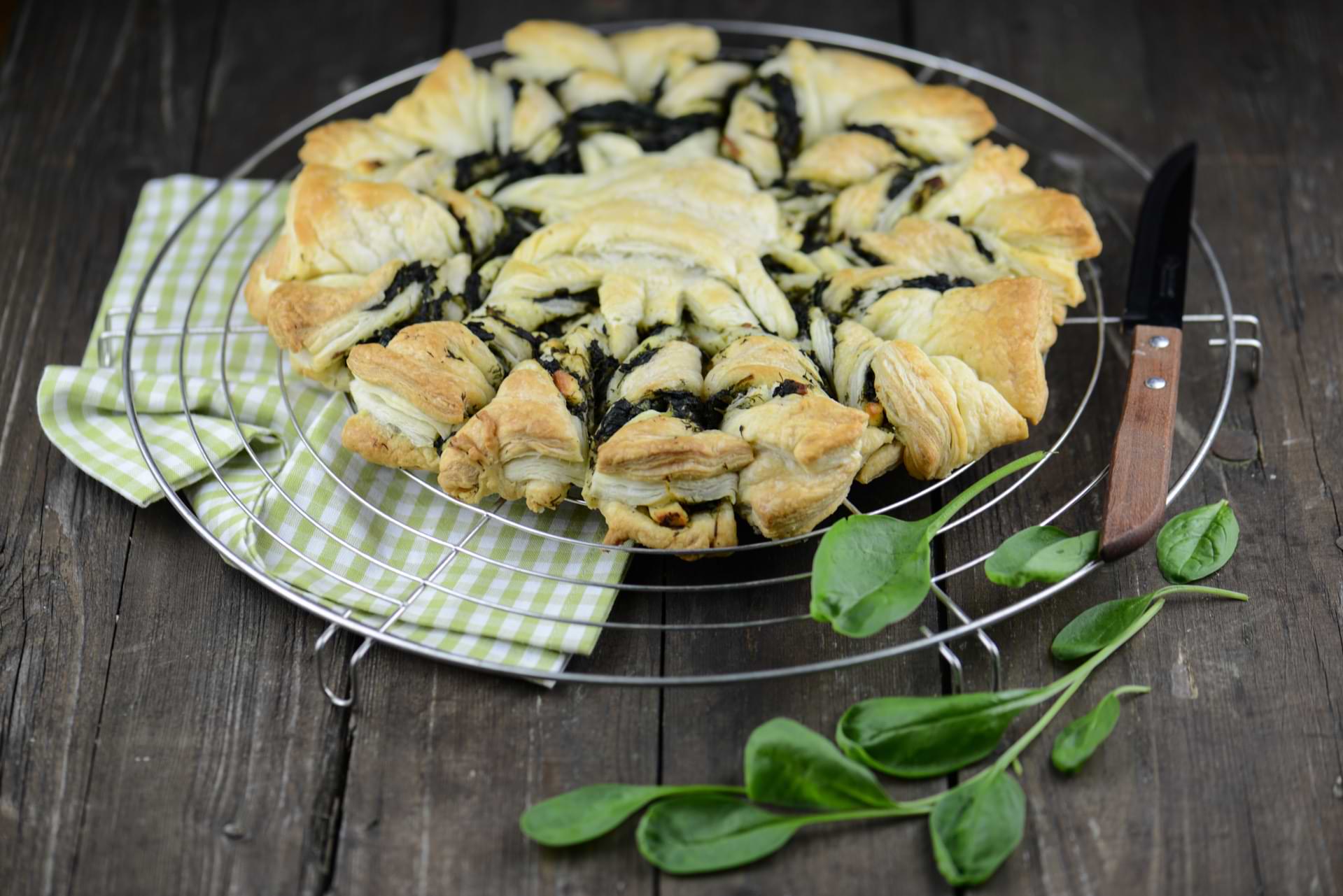 Spanakopita, Rezept, griechischer Spinatstrudel, Griechenland, vegetarisches, griechisches, Kochen, Rezepte, Gerichte, Speisen, Essen, Zutaten, Küche, www.wo-der-pfeffer-waechst.de