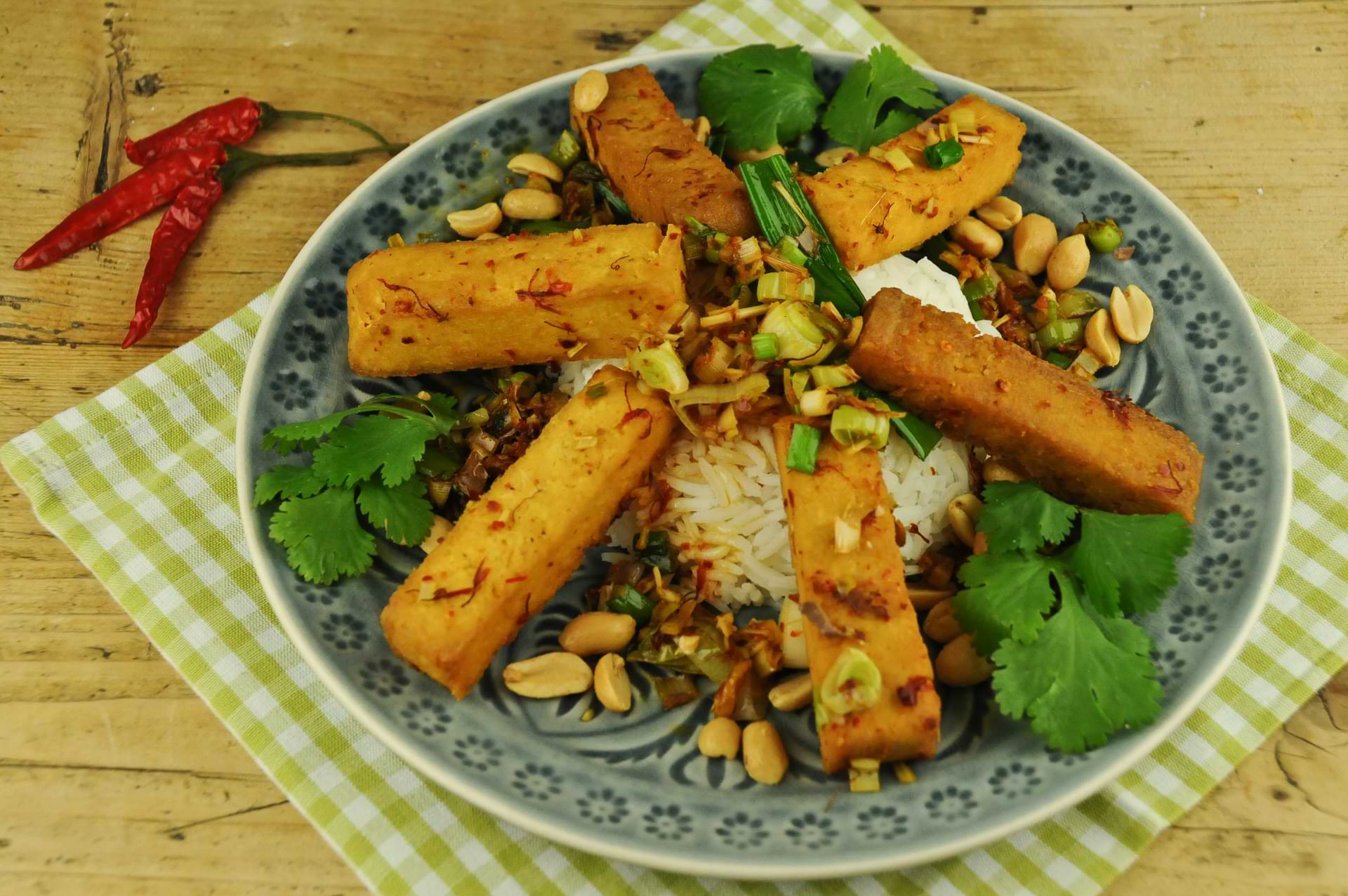 Rezept aus Vietnam: Frittierter Tofu, Zitronengras und Chili - Wo der ...