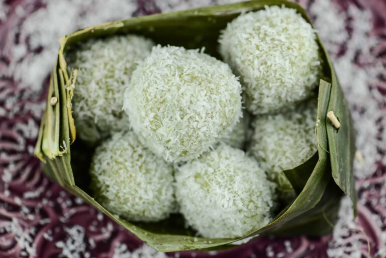 Dadar Gulung: Rezept für köstliche Kokos-Pfannkuchen aus Indonesien ...