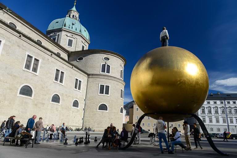 Kapitelplatz, Salzburg, Dom, Kirche, Altstadt, Goldene Kugel, Kunst, Reisebericht, Foto: Heiko Meyer