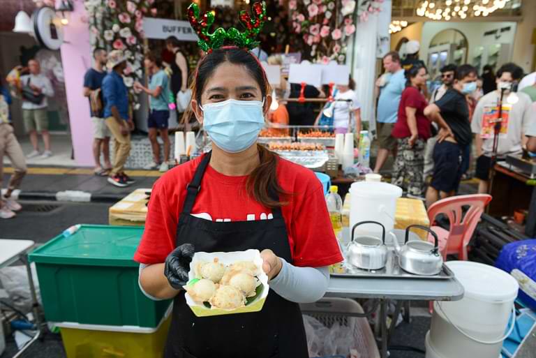Kanom Klok, Kokosmilchküchlein, Streetfood, Phuket Town, Sonntagsmarkt, Sunday Walking Street, Thailand