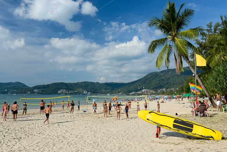 Patong Beach, Phuket, Strände, Thailand, Reisebericht, Strandurlaub, Volleyball, Palme