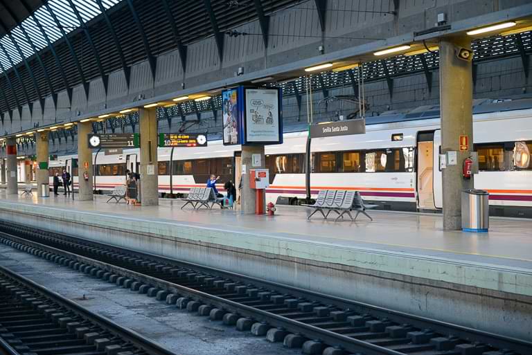 Sevilla Santa Justa, Hauptbahnhof, Bahn, Renfe, Rundreise, Andalusien mit dem Zug, Spanien, Reisebericht