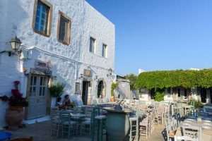 Chora, Patmos, Hauptplatz, Tavernen, Griechenland, Reisebericht