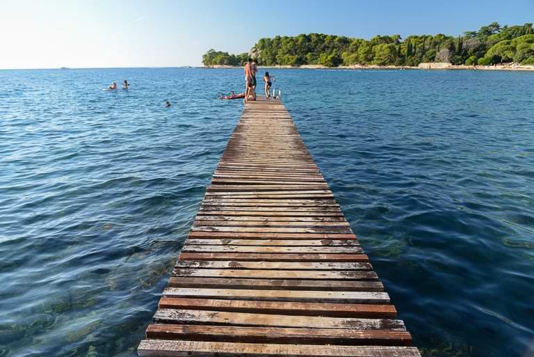 Rovinj, Strände, Zlatni Rt Beach, Holzsteg, baden, Urlaub, Kroatien, Reisebericht, Istrien