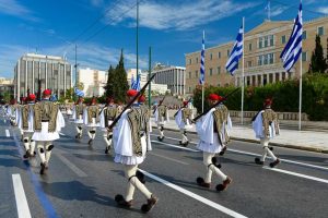 Athen, Syntagma-Platz, Grab des unbekannten Soldaten, Wachwechsel, Sonntagszeremonie, Griechenland, Reisebericht, Städtereise