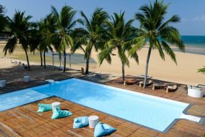 The Blue Sky Resort, Koh Phayam, Swimmingpool, Palmen