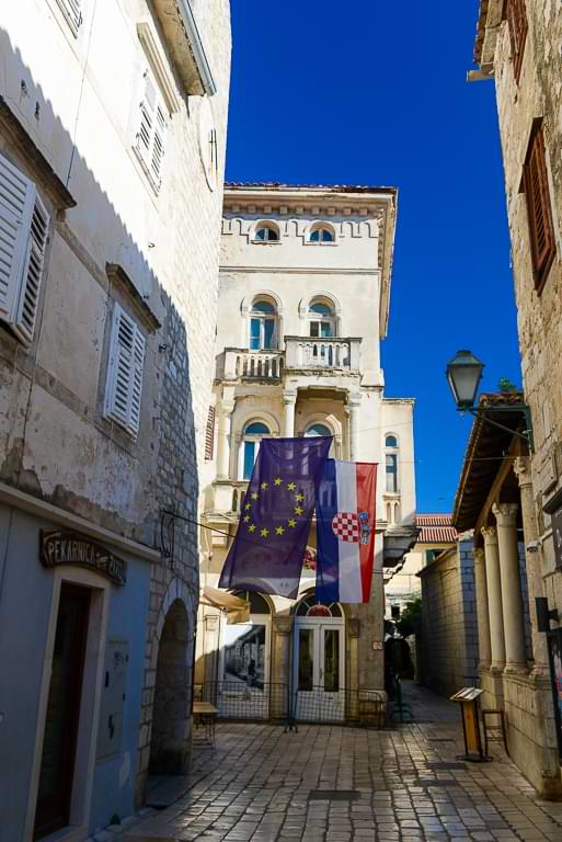Altstadt, Rab, Gassen, Kroatien, Flagge