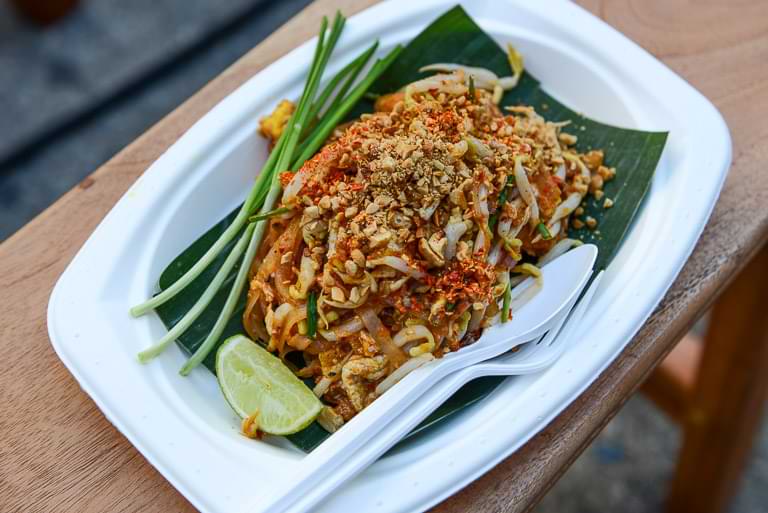 Pad Thai, vegetarisch, Streetfood, Takua Pa Sunday Walking Street, Khao Lak, Nachtmarkt, Thailand, Sonntagsmarkt