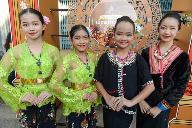 Tanzaufführung, Takua Pa Sunday Walking Street, Khao Lak, Nachtmarkt, Thailand, Sonntagsmarkt