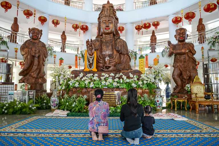 Buddhas aus Holz, Phop Chok Dhamma Chedi, Chiang Rai, Sehenswürdigkeiten, Pagode, Tempel