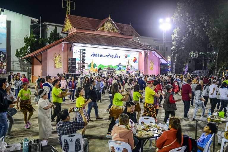 Chiang Rai Saturday Night Market, Bühne, tanzen, Livemusik, Nachtmarkt, Thailand