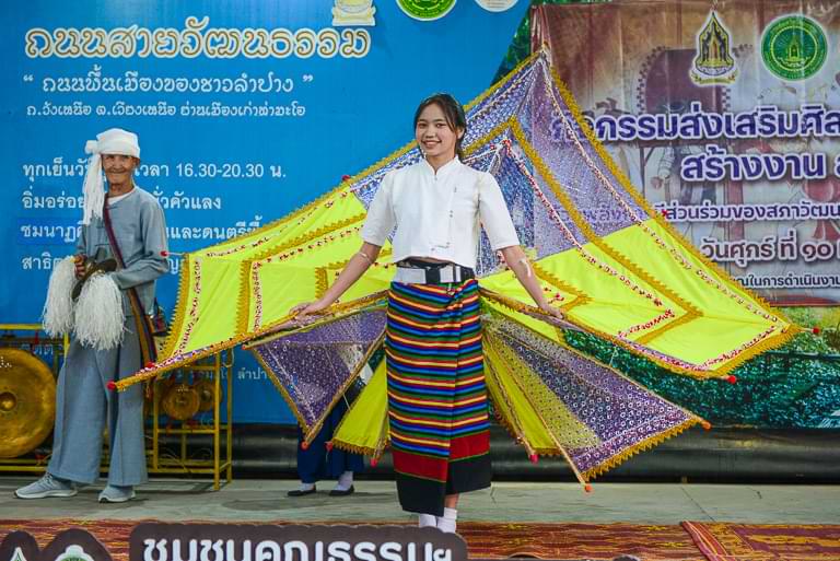 Lampang Cultural Street Market, Lampang Walking Street, Nachtmarkt, Thailand, traditioneller Tanz
