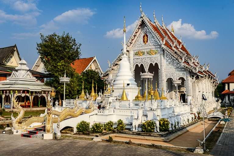 Wat Chiang Rai, Lampang, Sehenswürdigkeiten, buddhistischer Tempel, weißer Tempel, Thailand