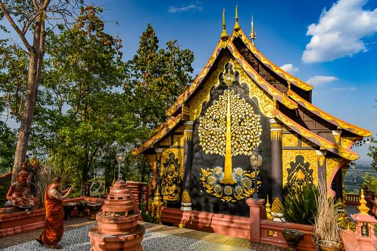 Wat Doi Prachan Mae Tha, Lampang, Sehenswürdigkeiten, Bodhi-Baum, Mönch, Tempel, Thailand