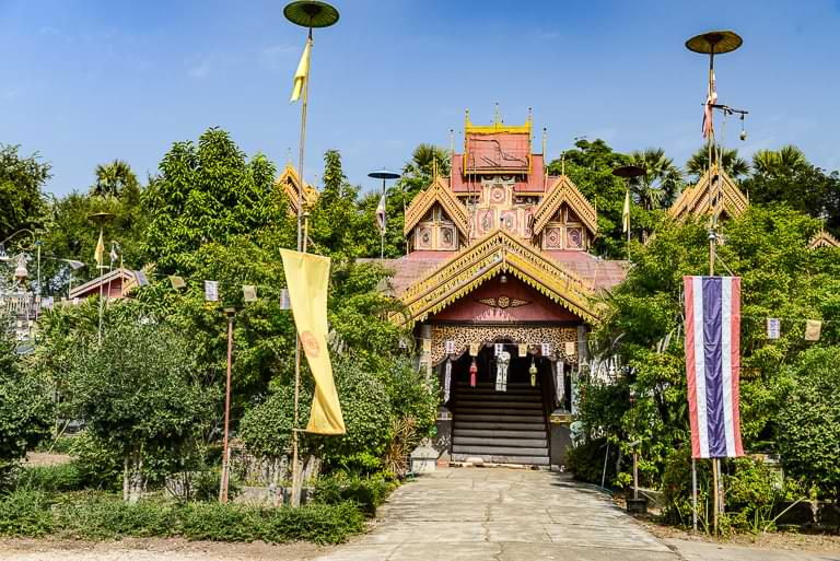 Wat Sri Rong Muang, Lampang, Tempel, Highlights, Reisebericht, Außenansicht