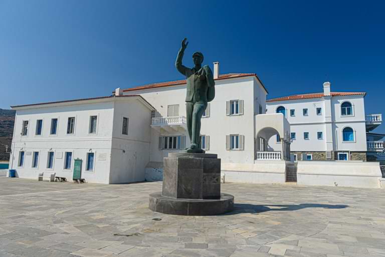 Andros Stadt, Chora, Denkmal des unbekannten Seefahrers, Nautisches Museum