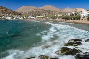 Kini Beach, Syros, Strände
