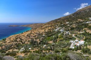 Küste der Kykladeninsel Andros in Griechenland