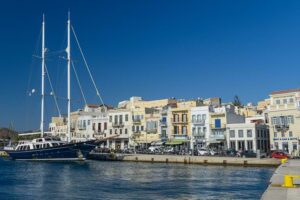 Syros, Ermoupolis, Hafenpromenade, Segelschiff