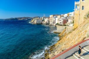 Treppe hinab zum Vaporia Beach