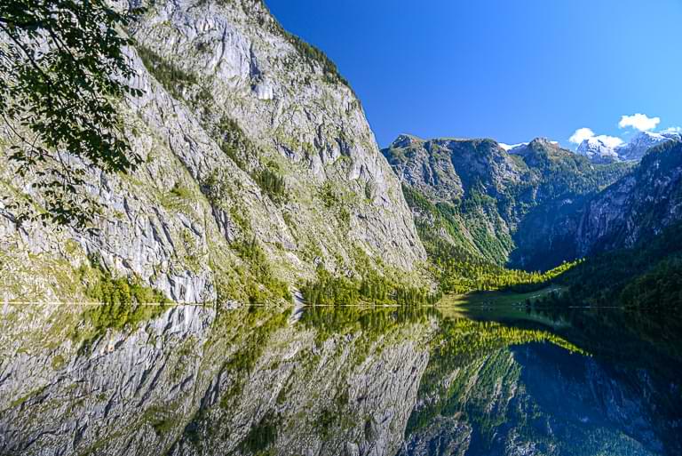 Obersee, Fischunkelalm, Schatten, spiegelglattes Wasser