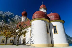Wallfahrtskirche St. Bartholomä, Nahaufnahme, Zwiebeltürme