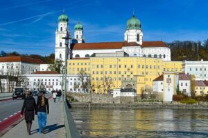 Über die Innbrücke gehen wir zurück in Richtung Altstadt von Passau