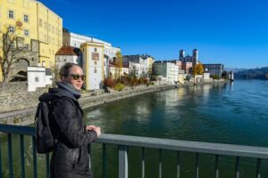 Wir spazieren über die Innbrücke und genießen wunderbare Ausblicke