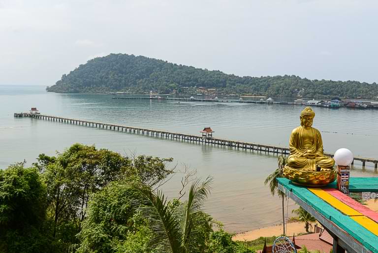 Blick von der Rasta View Bar auf die Bucht von Bang Bao, Koh Chang