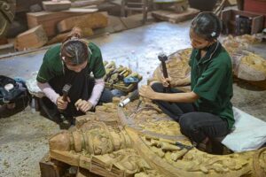 Holzschnitzerinnen, Sanctuary of Truth, Pattaya
