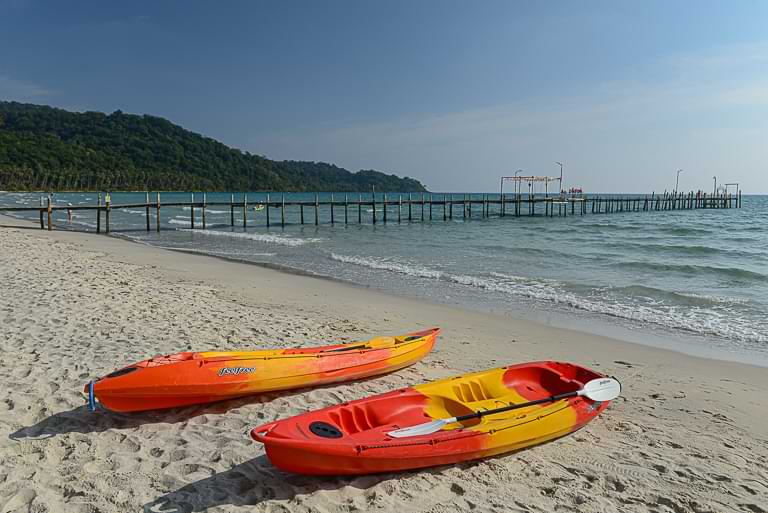Ao Phrao Beach, Koh Kood, Kajaks, Holzsteg, Pier