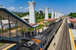 Ayutthaya, Bahnhof, train station, Gleise, Zug