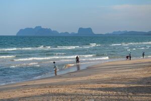 Bang Boet Beach, Chumphon, Strände, Panorama, Karstfelsen