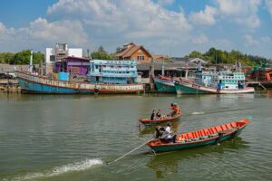 Fischerdorf Pak Nam, Chumphon, Flussfähre