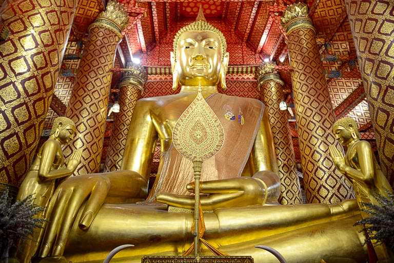 goldener Buddha, Wat Phanan Choeng, Ayutthaya, Tempel, Sehenswürdigkeiten