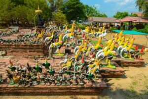 Hühnerstatuen, Wat Thammikarat, Ayutthaya, Tempel