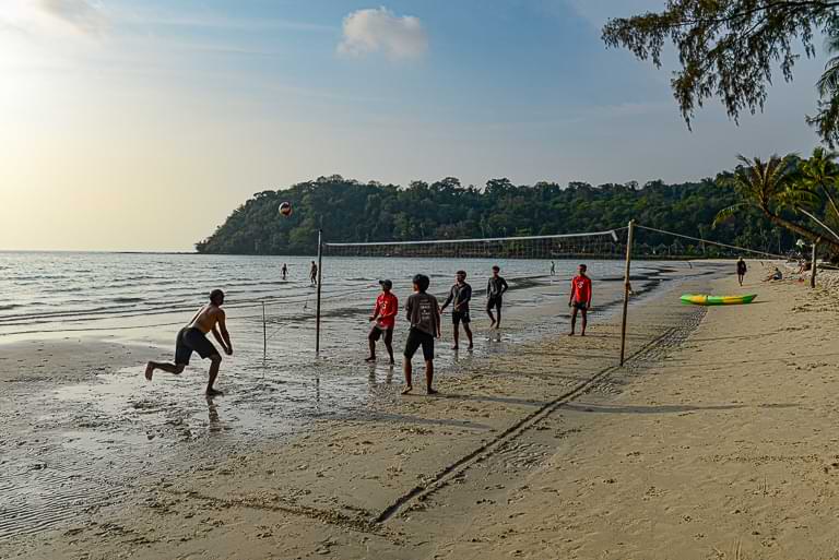 Khlong Chao Beach, Beach-Volleyball, Koh Kood, Strände