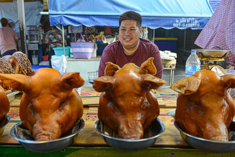 Schweineköpfe, Hua-Ro-Markt, Ayutthaya, Thailand