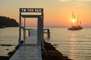 To the sea, Bang Bao Beach, Koh Kood, sunset, Sonnenuntergang, Holzsteg, Pier, Segelboot