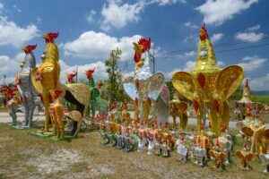 Hühnerstatuen, Wat Chedi Ai Kai, chicken temple, Hühnertempel, Thailand, Sichon